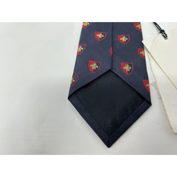 NWT Gucci Navy Gold Bee Logo Icon Shield Crest Pattern Silk Blend Neck Tie $295 - Picture 7 of 8